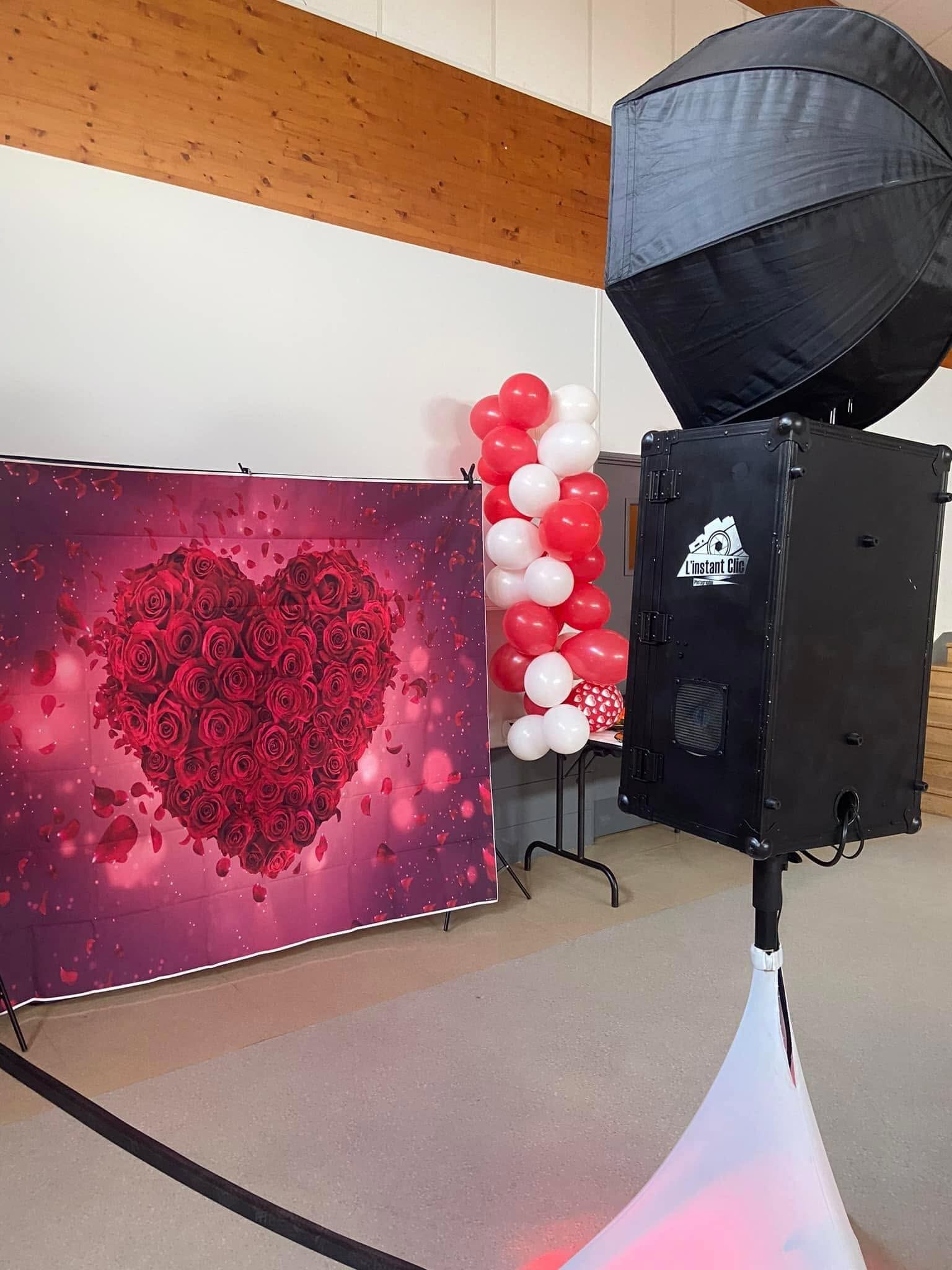 Borne à selfie avec décor de cœur de roses pour la Saint-Valentin